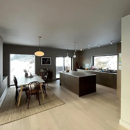 Architect-designed In The Heart Of Sunnmore Feriehus *