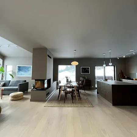 Architect-designed In The Heart Of Sunnmore *